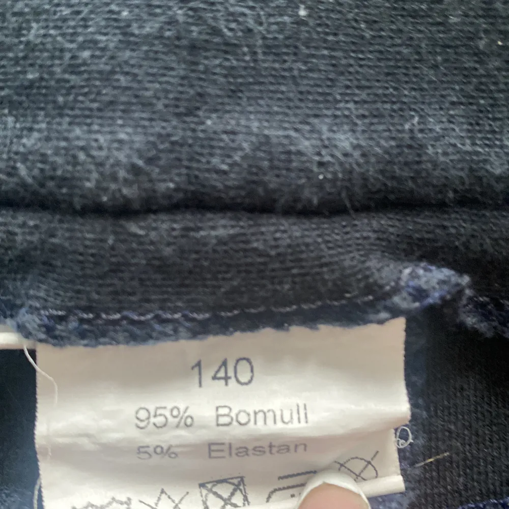 Säljer mina ridbyxor från Milton stl 140  väldigt bra Passform, färg marinblå . Jeans & Byxor.