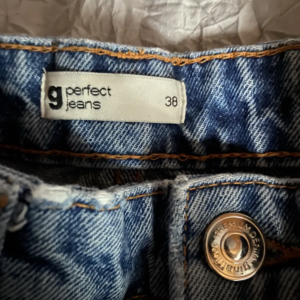 Ett par fina jeans köpta för 600 kr använda 2 gånger säljs för 250 frakt ingår . Jeans & Byxor.
