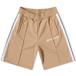 Palm angels shorts - Har haft dom ett tag men inte använt dom då jag inte tyckt att det är min stil