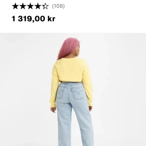 Ribcage ankle Levis Jeans - Säljer dessa nya Levis jeans till det bästa bud jag får. Köptes för ca 1 vecka sen men var lite för snabb med att dra bort prislappen då det var för stora🙄 Levis jeans W29 L31 🩵Färg: ljusblå/middle road  Köptes för 1299:- kom med rimligt bud🌟