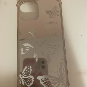 Mobilskal - Det är en mobil skal där det är fjärilar