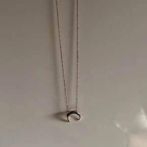 Halsband - Så fint halsband från Gina Tricot, använd fåtal gånger.💙
