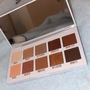 Kylie jenner ögonskuggspalett - Nästan ny, bara testat nån av färgerna