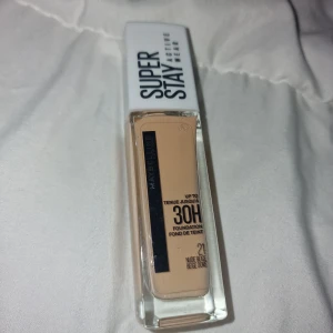 Foundation nude beige - Oöppnad och oanvänd i färgen Nude beige