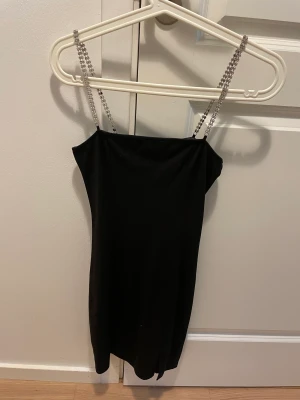 Klänning från h&m - Använd en gång. Storlek xs