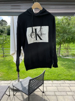 Calvin Kline Hoodie - Calvin Kline hoodie Storlek S Djur och Rökfritt hem Frakt eller mötas på plats Kom med bud annars med Mitt pris 150 kr
