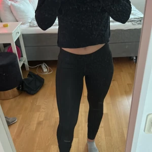 Tränings tights - Svara tränings tights🖤köpare står för frakt 