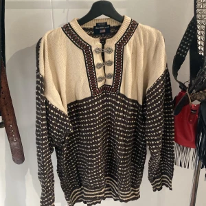 Lusekofta - Lusekofta/tjocktröja från Northbrook strl. M, passar även L. Använd men fint skick