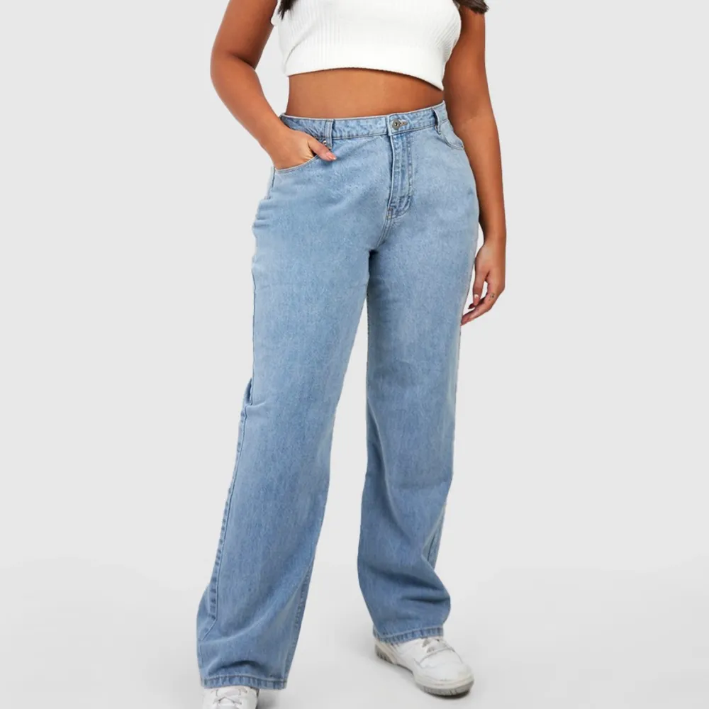 Säljer ett par enbart testade jeans från boohoo i storlek 50, skulle påstå att det är rätt små i storleken!   Aldrig använda enbart testade.  . Jeans & Byxor.