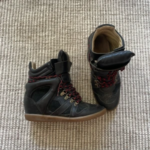 Isabel marant skor  - Säljer mina underbart snygga isabel marant skor. Pris på hemsidan: 5900kr. 