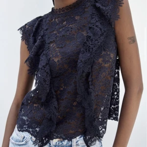 Zara topp - Jättefin men köpte i fel storlek. Skriv för egna bilder. Använd gärna köp nu💞