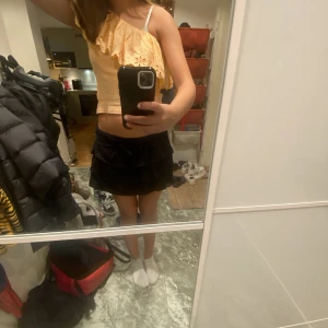 Volang kjol - As snygg volang kjol från bikbok köpt förra sommaren ish. Bra skick! Säljer för att jag rensar min garderob! 🥰 st s! 