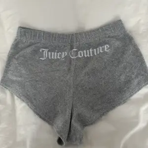 Mjukis shorts från Juicy Couture. Använda men ändå som nyskick🌸