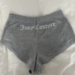 Juicy Couture shorts  - Mjukis shorts från Juicy Couture. Använda men ändå som nyskick🌸