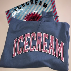 Icecream Logo-print Cotton Hoodie - Aldrig använd, endast provad!   ⭐️ Storlek S ⭐️  ⚡️ Icecream plastpåse & alla lappar tillkommer ⚡️  💥 Pris går att diskutera vid smidig affär  🔥 Först till kvarn, alltid snabba svar 🔥