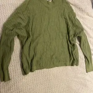 Grön skön tröja från Weekday i storlek M. 