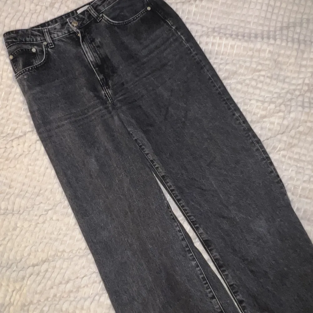 Ett par svarta jeans från Lager 157 i stl L! Använda men har inga tecken på skador eller annat💜 Kan mötas upp i Uppsala!. Jeans & Byxor.
