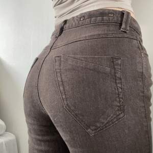 Bruna jeans köpta second hand 🩷