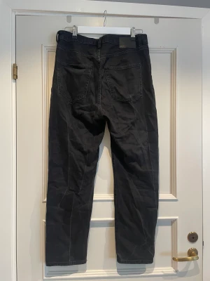 Jeans - Ett par svarta jeans från Lager157. De är använda fåtal gånger. Jeansen är i storlek M. Köptes för 299 men säljer för 50 kr+frakt