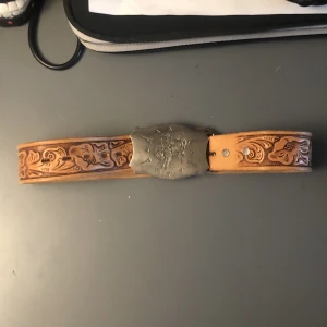 Bälte med mönster  - Fin bälte med mönster köpt från myrorna