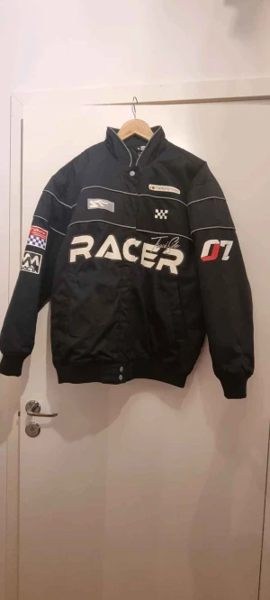 Motorcross jacka Dam - Säljer en oanvänd Motorcross jacka. Köpt i H&M, Storlek S! Pris kan diskuteras