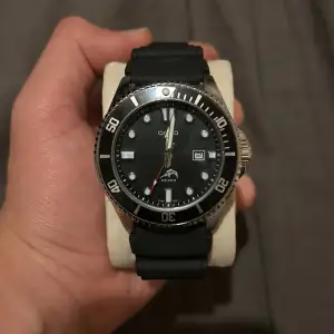En casio dive watch klocka som liknar en Rolex som har använts 1 gång