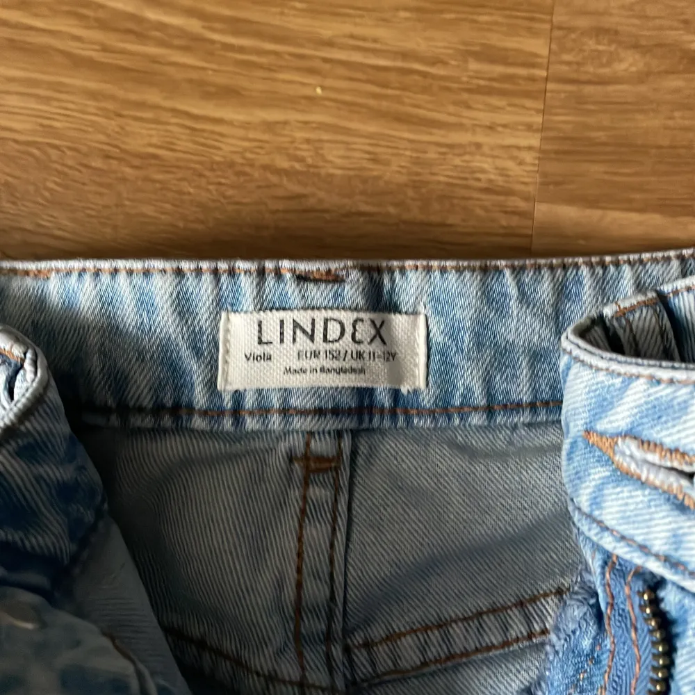 Jeans från Lindes modell Viola fint mycket fint skick. Kan dras åt i midjan med resår.. Jeans & Byxor.