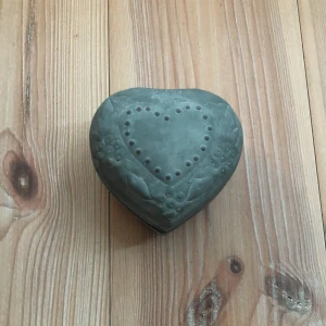 Förvaring  - En liten gullig förvaringslåda i form av ett hjärta💕