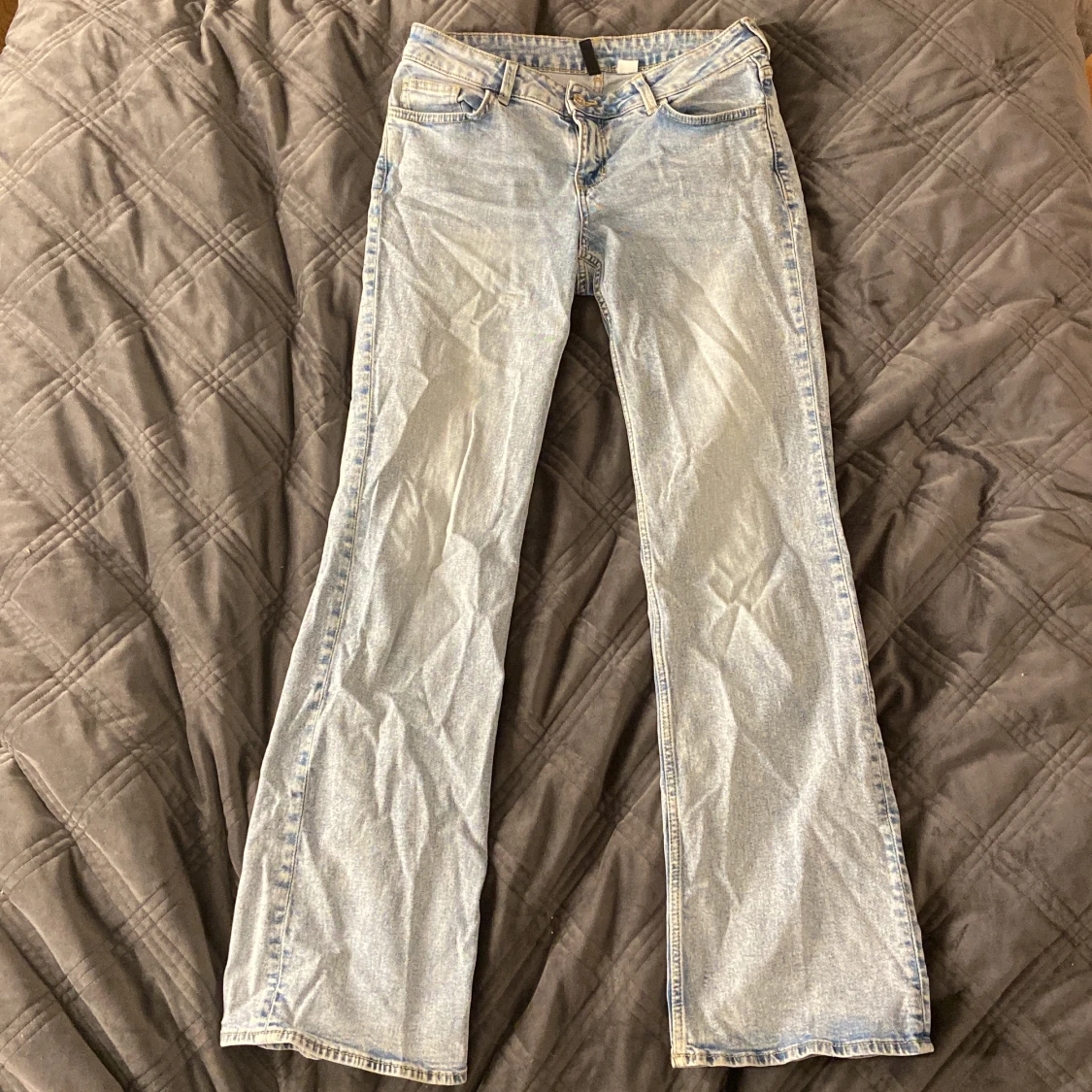 Lågmidjade ljusblåa jeans