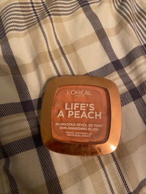Lifes a peach loreal blush - lifes a peach loreal blush i färgen 01 peach addict, använd