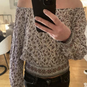 Mönstrad topp - Mönstrad topp. Använd fåtal gånger, inga defekter. 