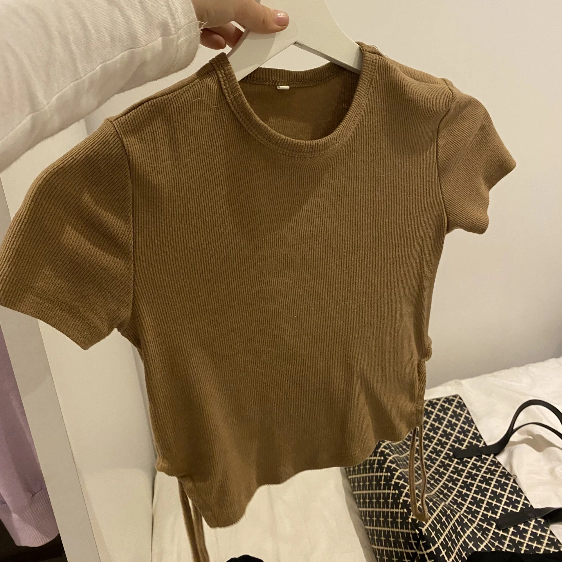 Fin T-shirt med knytning