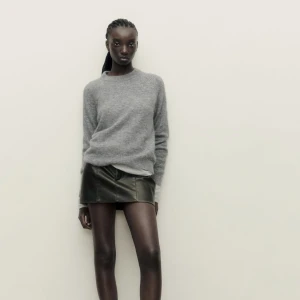 Stickad tröja i Alpacka ull  - Säljer min tröja i alpacka ull då jag inte andvönder den, andvänd fåtal gånger 💕 (kan gå ner i pris vid snabb affär 