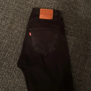 Levis 501  - Väldigt använda och ganska urtvättade men finns liv kvar i dem ändå!