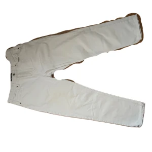 Zara-jeans  - Pytten liten hål som inte syns på bilden samt verkligheten, fler bilder kan jag skicka.