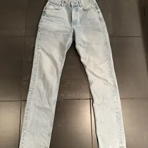 Super fina raka jeans i storlek 36. Köpt från Gina tricot för 599kr
