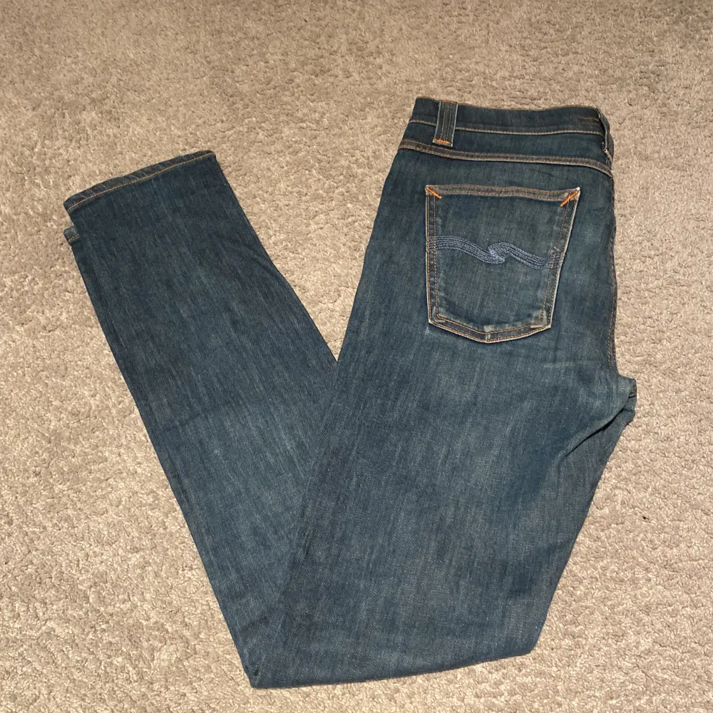 Säljer nu ett par nudie jeans i modellen Lean Dean. Jeansen är i storlek 31/34 Hör gärna av er vid frågor och funderingar i pm. Jeans & Byxor.