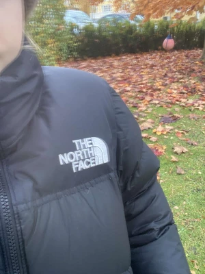 The north Face jacka - Säljer en TheNorthFace jacka som är i jättebra skick nästan aldrig använd❤️om du har frågor så skriv till mig