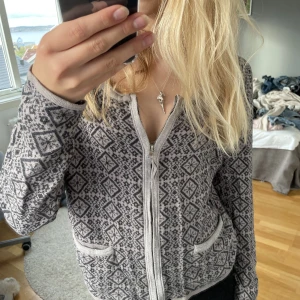 Kofta💘 - Gullig kofta som inte kommer till användning, perfekt nu till hösten🌟🫶🏼