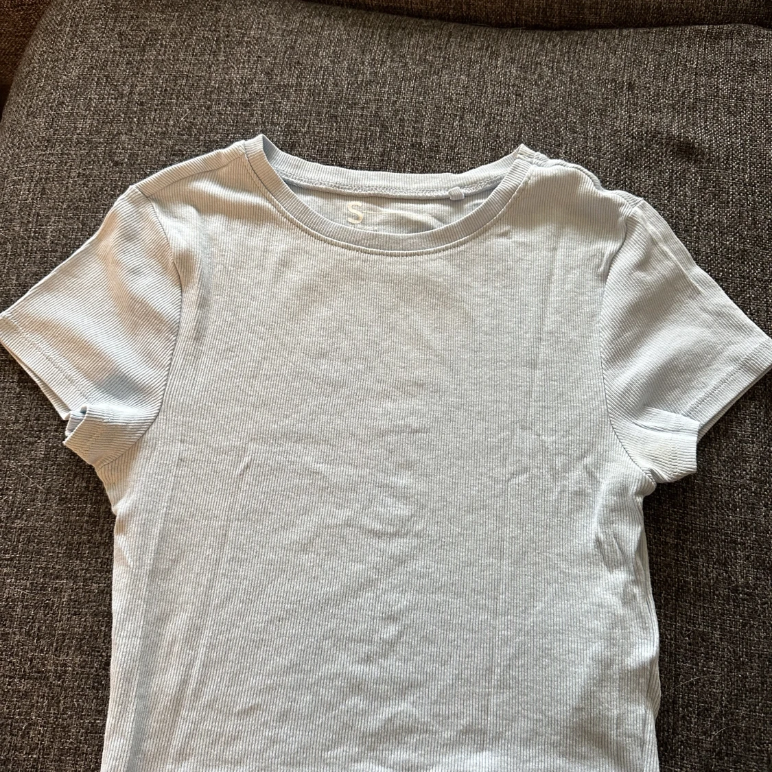 Två croppade toppar i pastell blå och rosa - 91