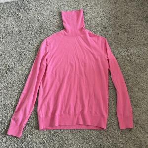 Polo tröja - Rosa polotröja i storlek S. Inga defekter. 