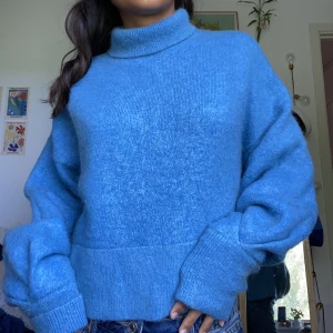 Blå stickad tröja! - Finaste stickade tröjan!!🦋🦋🦋