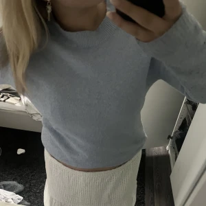 Stickad tröja  - Super fin blå stickad tröja från vero Moda💕