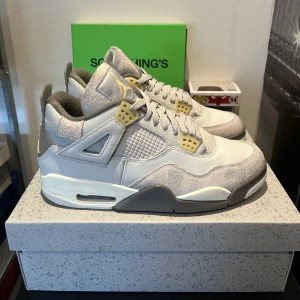 JORDAN 4 ”CRAFT” - JORDAN 4 ”CRAFT”🤎🤍  Vårt pris: 2700🤙🏽 Cond: 9.5🫡 Storlek: EU 45, US 11👟  Tillägg: Skorna är använda men i otroligt bra skick, nästan nyskick🔥 Originalbox medföljer📦