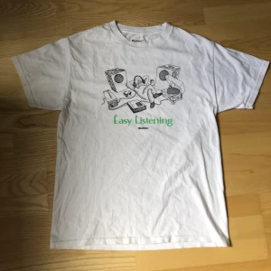 Butter tshirt  - Butter goods tshirt med snyggt tryck i stolek L. Använd fåtal gånger och bra skick