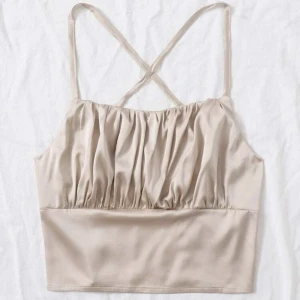 Linne - Kort fint linne med öppen rygg, använt max 3 ggr