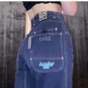 så snygga jeans som inte kommer till användning. (andra bilden är från förra användaren) Innerben: 80cm  Midja rakt över: 36