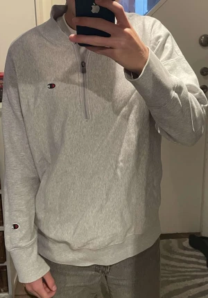 Champion half zip - Tröja som ej kommer till användning. 
