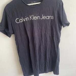 Calvin Klein t-shirt - Hör av er för mer information och bilder!