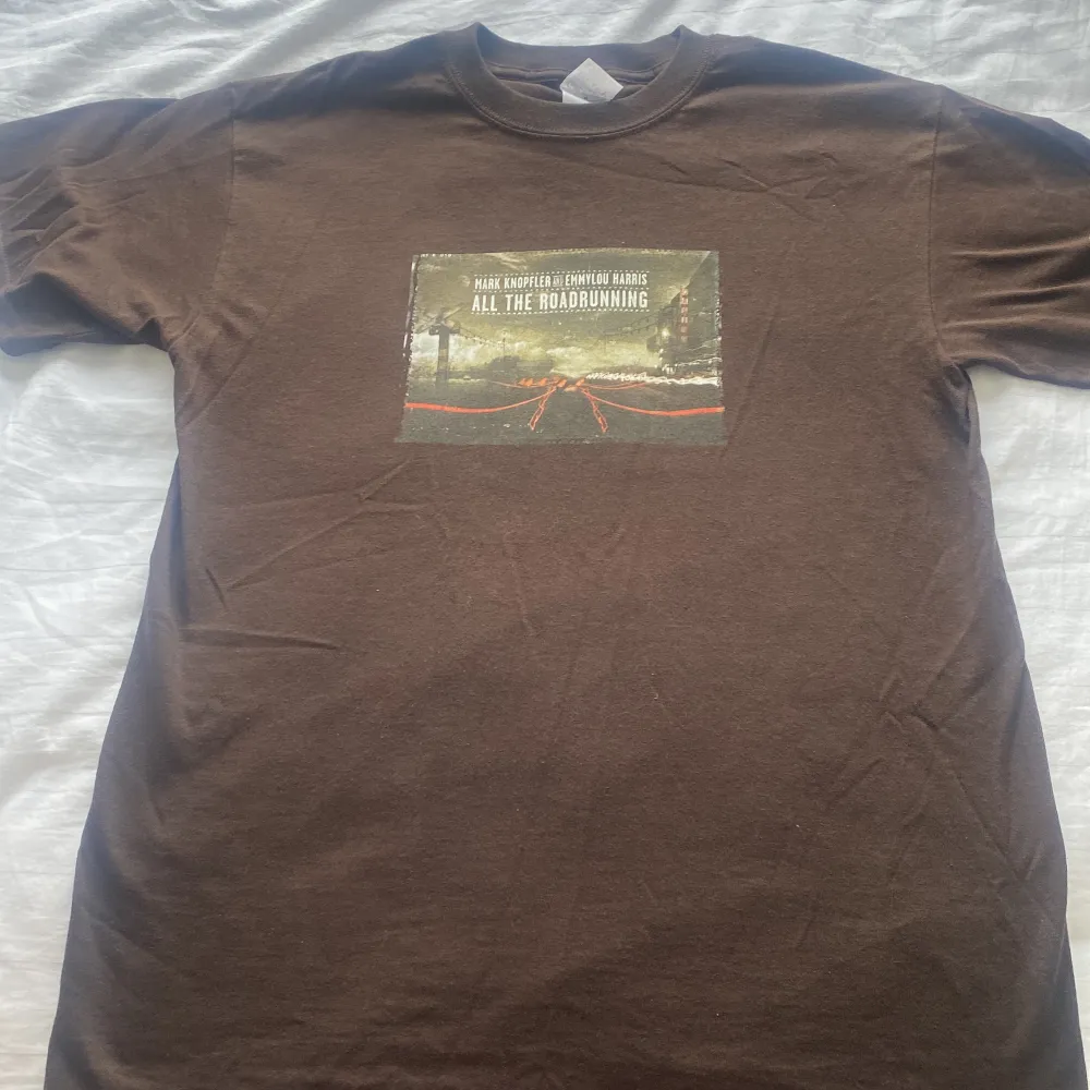 Brun vintage tshirt från beyond retro. Oversized. Knappt använd.. T-paidat.